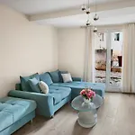 Appartement Trois Et Authentique A *