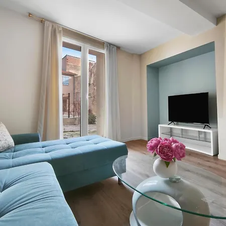 Trois Et Authentique A *