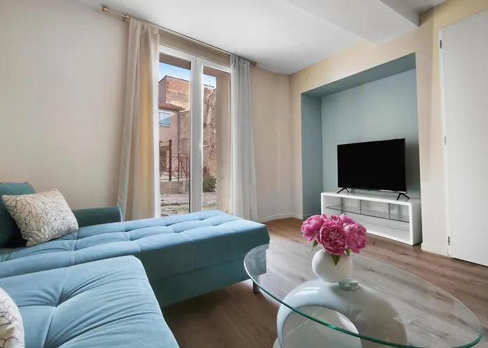 Trois Et Authentique A *